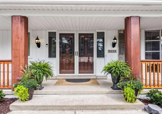 Photo 2 of Single family home for sale at 5076 Watergate Rd, West Bloomfield, MI 48323 | MLS# 20261066895 | Listing updated on 2026-10-21