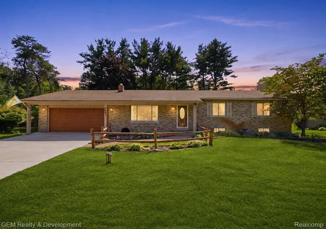 Photo 1 of Sale Pending at 2067 Glen Iris Dr, Commerce Township, MI 48382 | MLS# 20261066975 | Listing updated on 2026-09-08