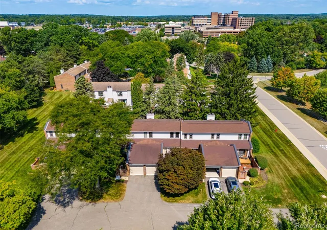 Photo 2 of Condo for sale at 418 Willow Grv Ln, Rochester Hills, MI 48307 | MLS# 20261066988 | Listing updated on 2026-09-08