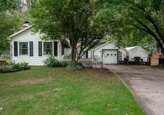 Photo 1 of Single family home for sale at 1610 E Ashman St, Midland City Midland, MI 48642 | MLS# 61050219396 | Listing updated on 2026-09-09