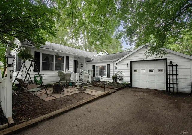 Photo 2 of Single family home for sale at 1610 E Ashman St, Midland City Midland, MI 48642 | MLS# 61050219396 | Listing updated on 2026-09-09
