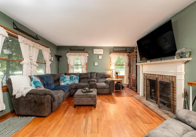 Photo 3 of Single family home for sale at 1610 E Ashman St, Midland City Midland, MI 48642 | MLS# 61050219396 | Listing updated on 2026-09-09