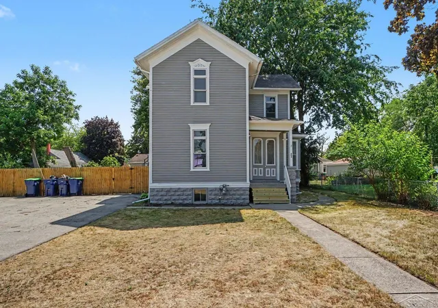 Photo 3 of Single family home for sale at 804 E Smith St, Bay City City Bay, MI 48706 | MLS# 61050219399 | Listing updated on 2026-09-04
