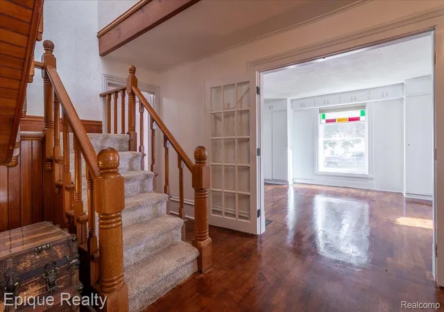 Photo 4 of Single family home for sale at 402 N Hickory St, Owosso City Shiawassee, MI 48867 | MLS# 20261067145 | Listing updated on 2026-10-09
