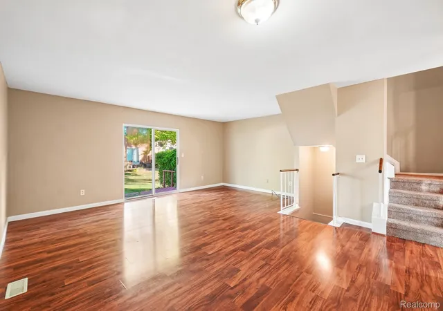 Listing Photo 4 - Condo for sale in building located at 36517 Park Pl Dr, Sterling Heights, MI 48310