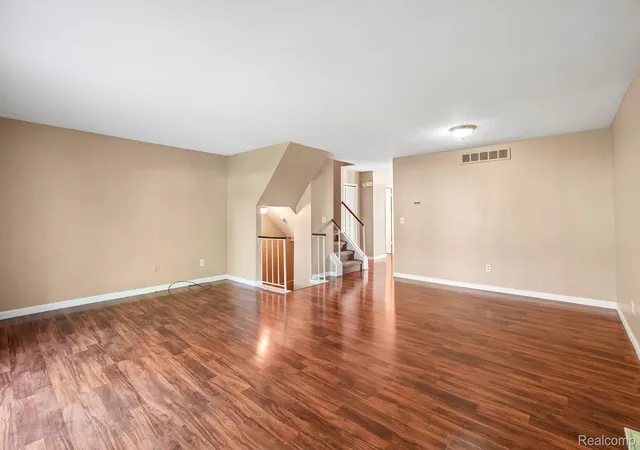 Listing Photo 5 - Condo for sale in building located at 36517 Park Pl Dr, Sterling Heights, MI 48310