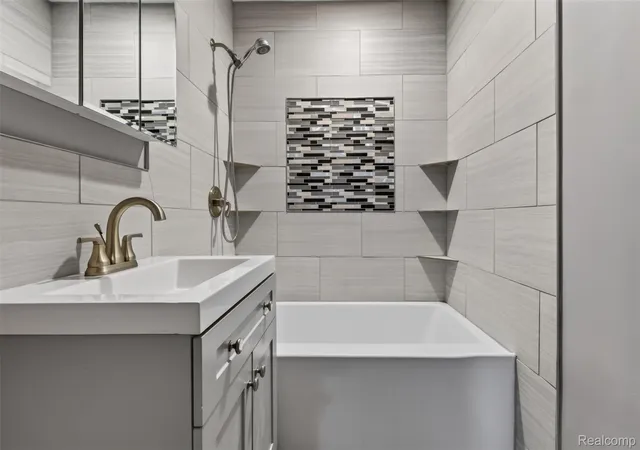 Photo 4 of Single family home for sale at 2070 Harwine St, Flint Charter Township Genesee, MI 48532 | MLS# 20261067187 | Listing updated on 2026-10-07