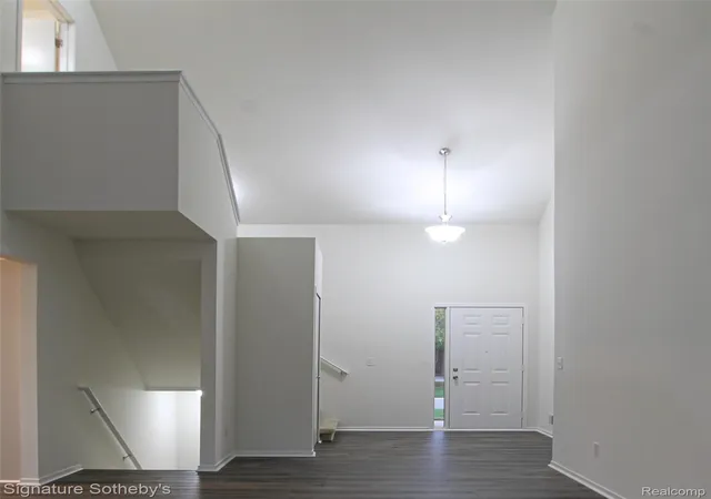 Photo 2 of Condo for sale at 487 Woodvale Dr, Commerce Charter Township Oakland, MI 48390 | MLS# 20261067352 | Listing updated on 2026-10-18