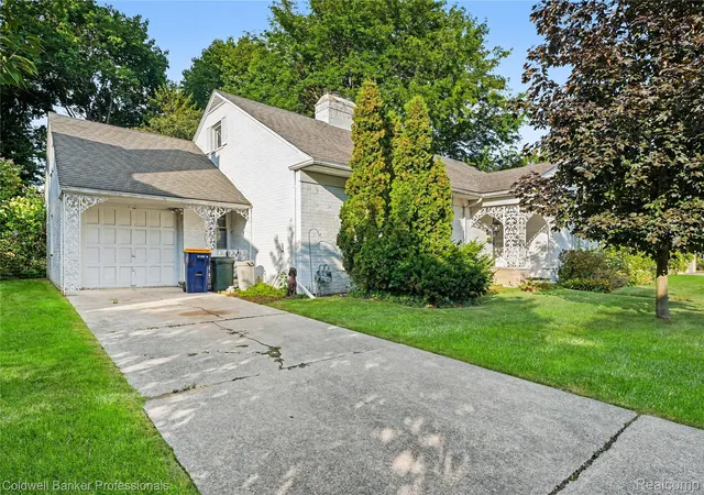 Photo 3 of Single family home for sale at 16 Hawthorne Rd, Grosse Pointe Shores, MI 48236 | MLS# 20261067480 | Listing updated on 2026-10-25