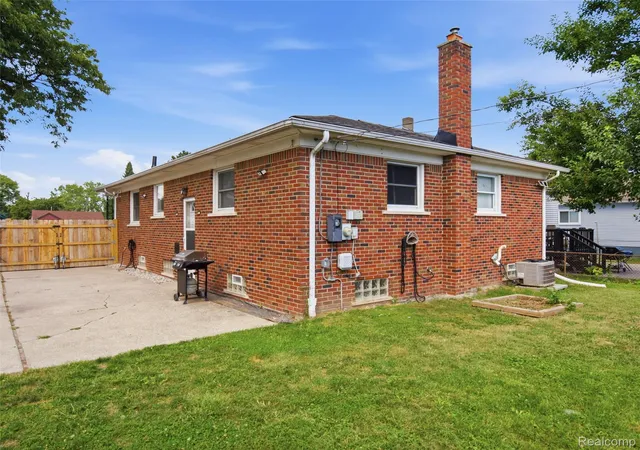 Photo 4 of Single family home for sale at 17830 Martin Rd, Roseville, MI 48066 | MLS# 20261067554 | Listing updated on 2026-09-06