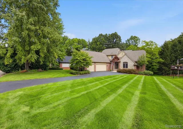 Photo 2 of Single family home for sale at 9688 Kingston Pointe Dr, Clarkston, MI 48348 | MLS# 20261067562 | Listing updated on 2026-09-11
