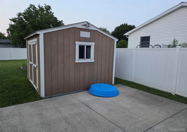 Photo 2 of Single family home for sale at 829 E Exchange St, Owosso City Shiawassee, MI 48867 | MLS# 20261067579 | Listing updated on 2026-10-20