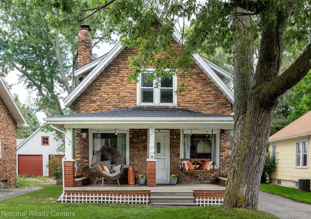 Photo 2 of Single family home for sale at 4274 Linda Ct, Waterford, MI 48329 | MLS# 20261067592 | Listing updated on 2026-09-12