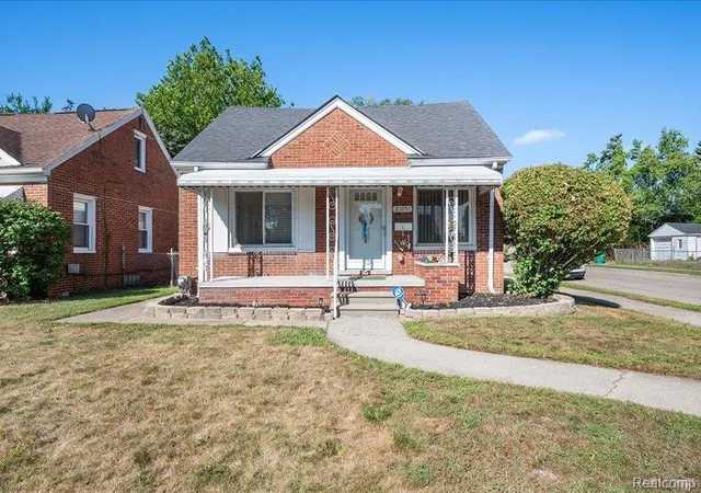 Photo 1 of Sale Pending at 21051 Universal Ave, Eastpointe City Macomb, MI 48021 | MLS# 20261067603 | Listing updated on 2026-09-16