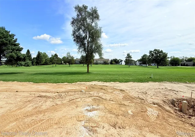 Listing Photo 2 - Condo for sale in building located at 376 Devonshire Dr, Lapeer, MI 48446 - Unit #29 (Immediate occupancy)