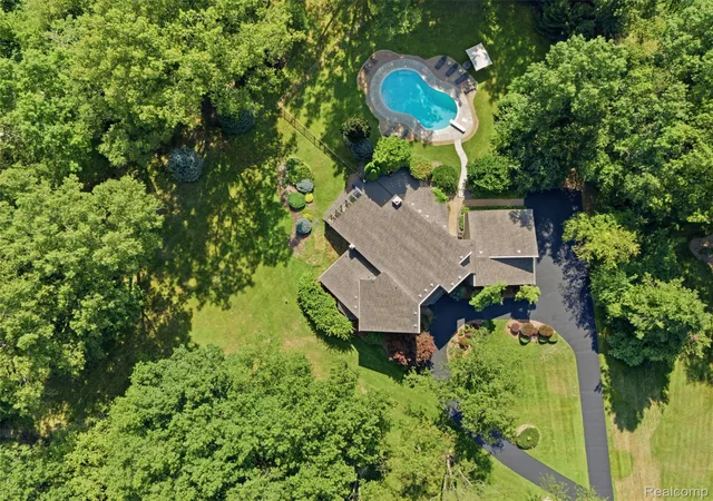 Photo 2 of Single family home for sale at 1250 Sunniwood Pl, Oakland Charter Township Oakland, MI 48306 | MLS# 20261067667 | Listing updated on 2026-10-19