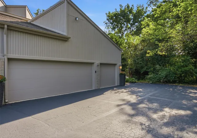 Photo 4 of Single family home for sale at 1250 Sunniwood Pl, Oakland Charter Township Oakland, MI 48306 | MLS# 20261067667 | Listing updated on 2026-10-19