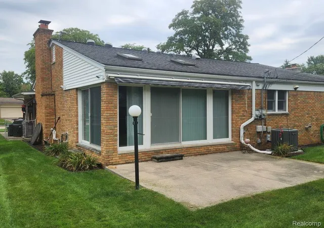 Photo 3 of Single family home for sale at 30127 Brookview Dr, Livonia, MI 48152 | MLS# 20261067687 | Listing updated on 2026-09-15