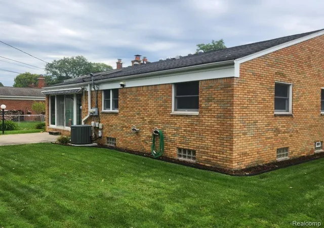 Photo 4 of Single family home for sale at 30127 Brookview Dr, Livonia, MI 48152 | MLS# 20261067687 | Listing updated on 2026-09-15