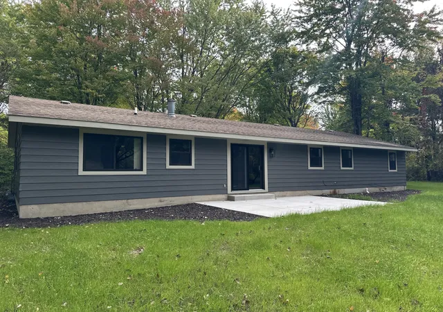 Photo 4 of Single family home for sale at 7761 Hanna Lake Ave SE, Caledonia, MI 49316 | MLS# 65026044755 | Listing updated on 2026-10-27