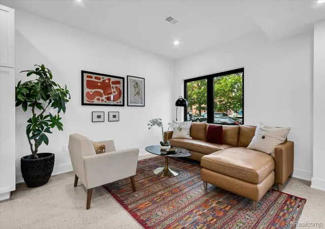Listing Photo 4 - Condo for sale in building located at 7546 Churchill St, Wayne, MI 48206