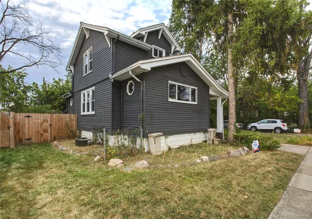 Photo 3 of Single family home for sale at 1791 E Saratoga St, Ferndale, MI 48220 | MLS# 20261067859 | Listing updated on 2026-10-29