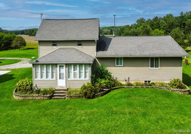Photo 3 of Single family home for sale at 1660 W Brown Rd, Fremont Township Tuscola, MI 48744 | MLS# 20261067863 | Listing updated on 2026-09-15