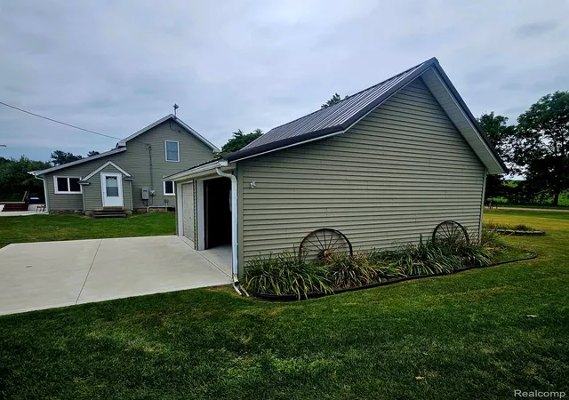 Photo 4 of Single family home for sale at 1660 W Brown Rd, Fremont Township Tuscola, MI 48744 | MLS# 20261067863 | Listing updated on 2026-09-15