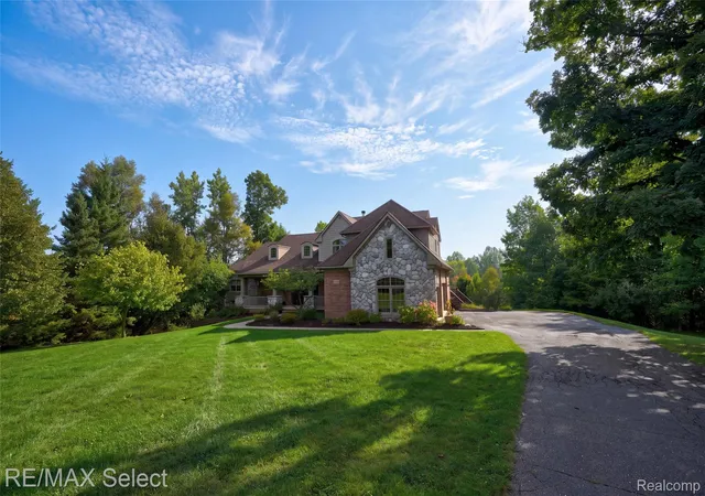 Photo 3 of Single family home for sale at 10454 Heron Ct, Fenton, MI 48430 | MLS# 20261067923 | Listing updated on 2026-09-04