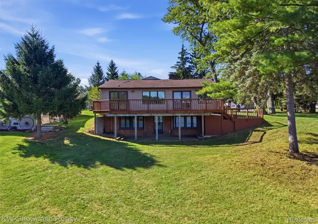 Photo 2 of Single family home for sale at 1675 Highland Park Dr, Highland, MI 48356 | MLS# 20261067964 | Listing updated on 2026-10-18