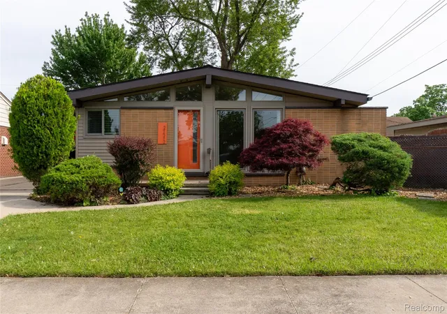 Photo 1 of Single family home for sale at 21512 Briarcliff St, St Clair Shores City Macomb, MI 48082 | MLS# 20261067973 | Listing updated on 2026-09-03