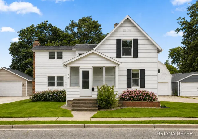 Photo 1 of Sale Pending at 32 W Mckinley Ave, Zeeland City Ottawa, MI 49464 | MLS# 71026044852 | Listing updated on 2026-09-14