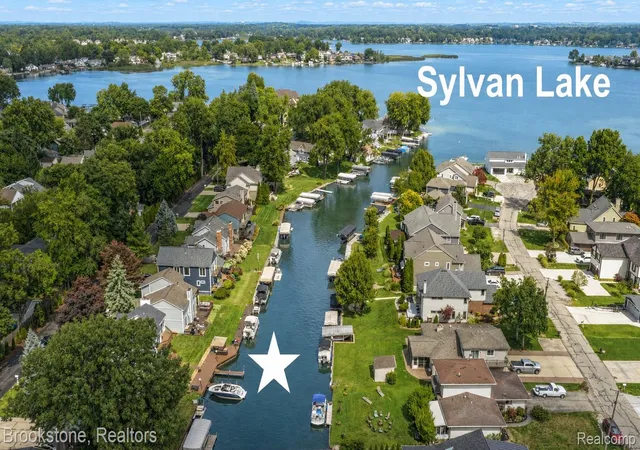 Photo 2 of Single family home for sale at 1839 Rustic, Keego Harbor, MI 48320 | MLS# 20261068039 | Listing updated on 2026-09-16