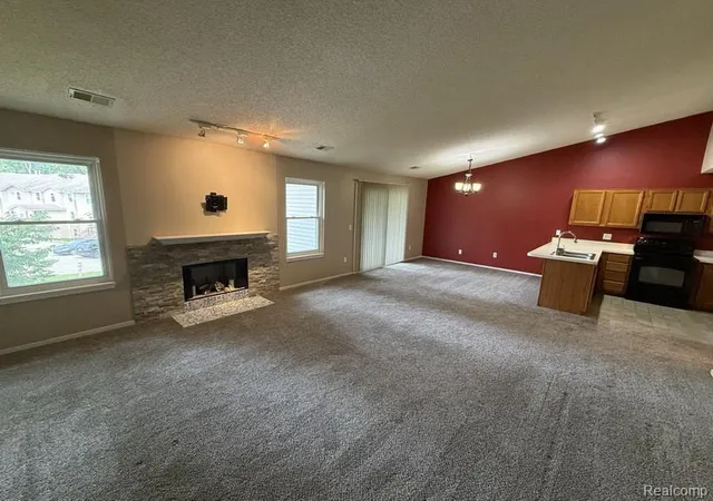 Photo 2 of Condo for sale at 4962 Oak Hill Dr #75, Waterford Charter Township Oakland, MI 48329 | MLS# 20261068110 | Listing updated on 2026-09-11