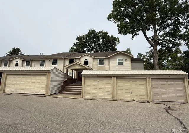 Photo 25 of Condo for sale at 4962 Oak Hill Dr #75, Waterford Charter Township Oakland, MI 48329 | MLS# 20261068110 | Listing updated on 2026-09-11
