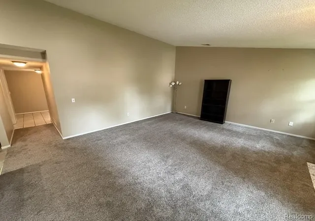 Photo 2 of Condo for sale at 4962 Oak Hill Dr #75, Waterford Charter Township Oakland, MI 48329 | MLS# 20261068110 | Listing updated on 2026-09-11