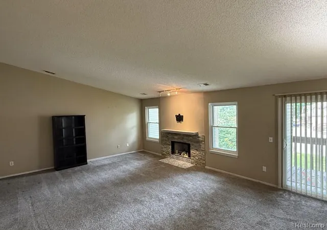 Photo 4 of Condo for sale at 4962 Oak Hill Dr #75, Waterford Charter Township Oakland, MI 48329 | MLS# 20261068110 | Listing updated on 2026-09-11