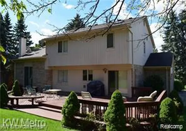 Photo 2 of Single family home for sale at 37270 Chesapeake Rd, Farmington Hills, MI 48335 | MLS# 20261068174 | Listing updated on 2026-09-29