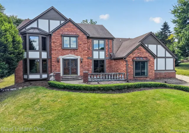 Photo 1 of Single family home for sale at 871 Stanford Ct, Rochester Hills, MI 48309 | MLS# 20261068211 | Listing updated on 2026-10-11