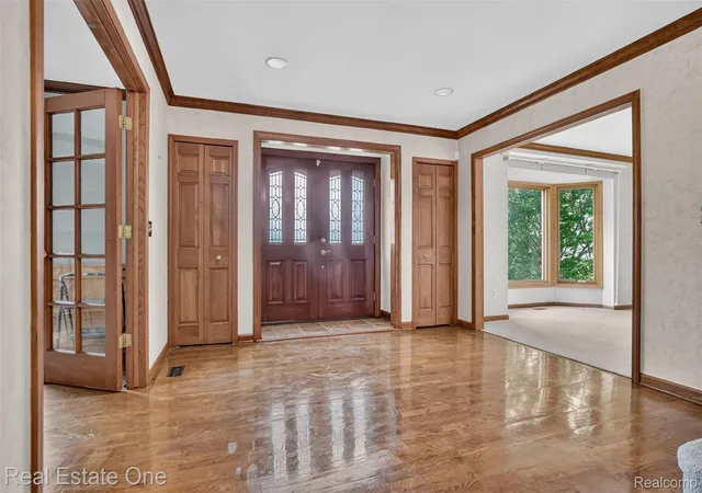 Photo 3 of Single family home for sale at 871 Stanford Ct, Rochester Hills, MI 48309 | MLS# 20261068211 | Listing updated on 2026-10-11