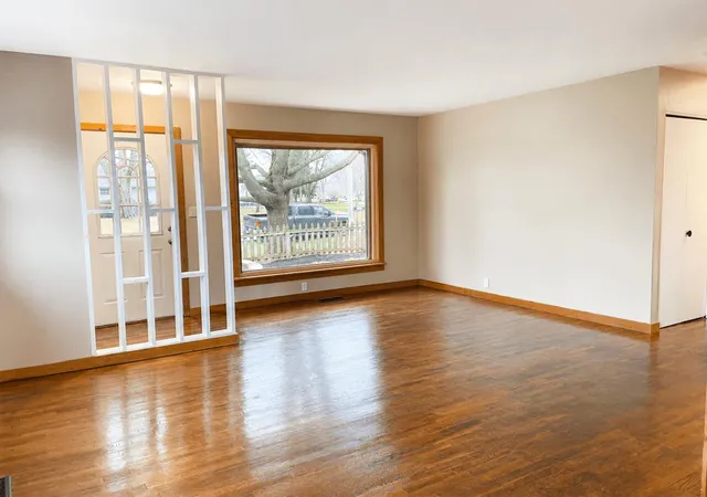 Photo 2 of Single family home for sale at 5480 Wellesley Dr, Spring Arbor Township Jackson, MI 49201 | MLS# 55026044966 | Listing updated on 2026-09-03