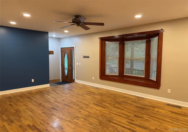 Photo 3 of Single family home for sale at 12389 White Lake Rd, Tyrone Township Livingston, MI 48430 | MLS# 20261068218 | Listing updated on 2026-09-16