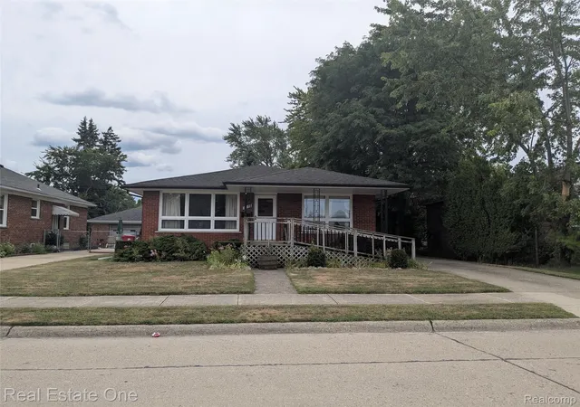 Photo 1 of Single family home for sale at 16034 Hauss Ave, Eastpointe, MI 48021 | MLS# 20261068331 | Listing updated on 2026-09-18