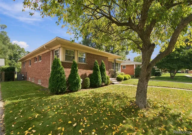 Photo 3 of Single family home for sale at 9030 Hanlon St, Livonia, MI 48150 | MLS# 20261068351 | Listing updated on 2026-10-08