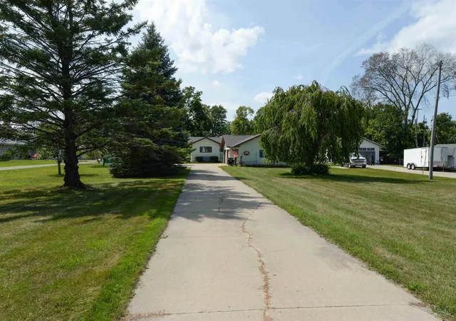 Photo 4 of Single family home for sale at 514 S Main St, Au Gres City Arenac, MI 48703 | MLS# 61050219854 | Listing updated on 2026-09-03