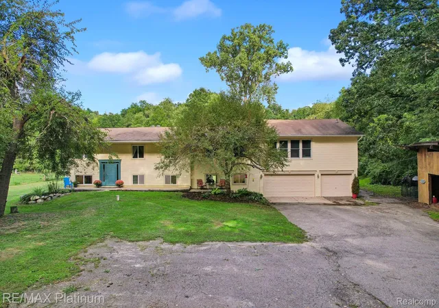 Photo 2 of Single family home for sale at 2805 Harmony Ln, Milford, MI 48380 | MLS# 20261068409 | Listing updated on 2026-09-13