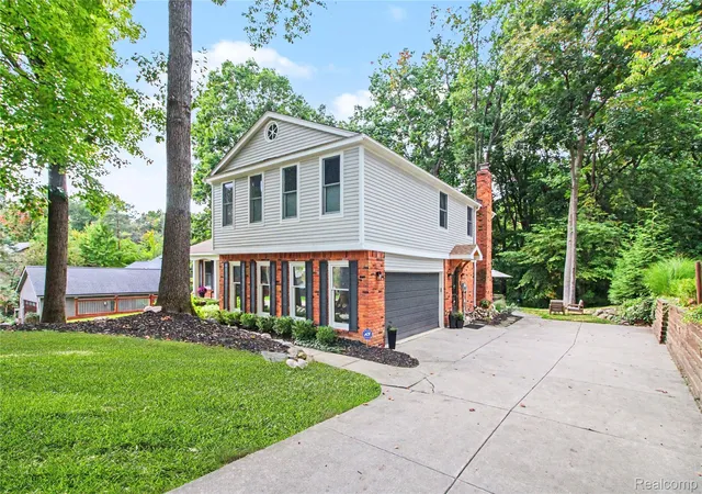 Photo 3 of Single family home for sale at 8265 Deerwood Rd, Clarkston, MI 48348 | MLS# 20261068468 | Listing updated on 2026-10-18