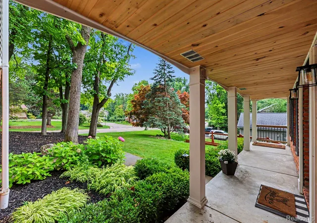 Photo 3 of Single family home for sale at 8265 Deerwood Rd, Clarkston, MI 48348 | MLS# 20261068468 | Listing updated on 2026-10-26