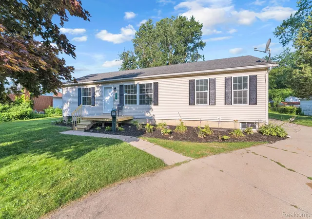 Photo 2 of Single family home for sale at 1119 Lathers St, Garden City, MI 48135 | MLS# 20261068486 | Listing updated on 2026-09-09
