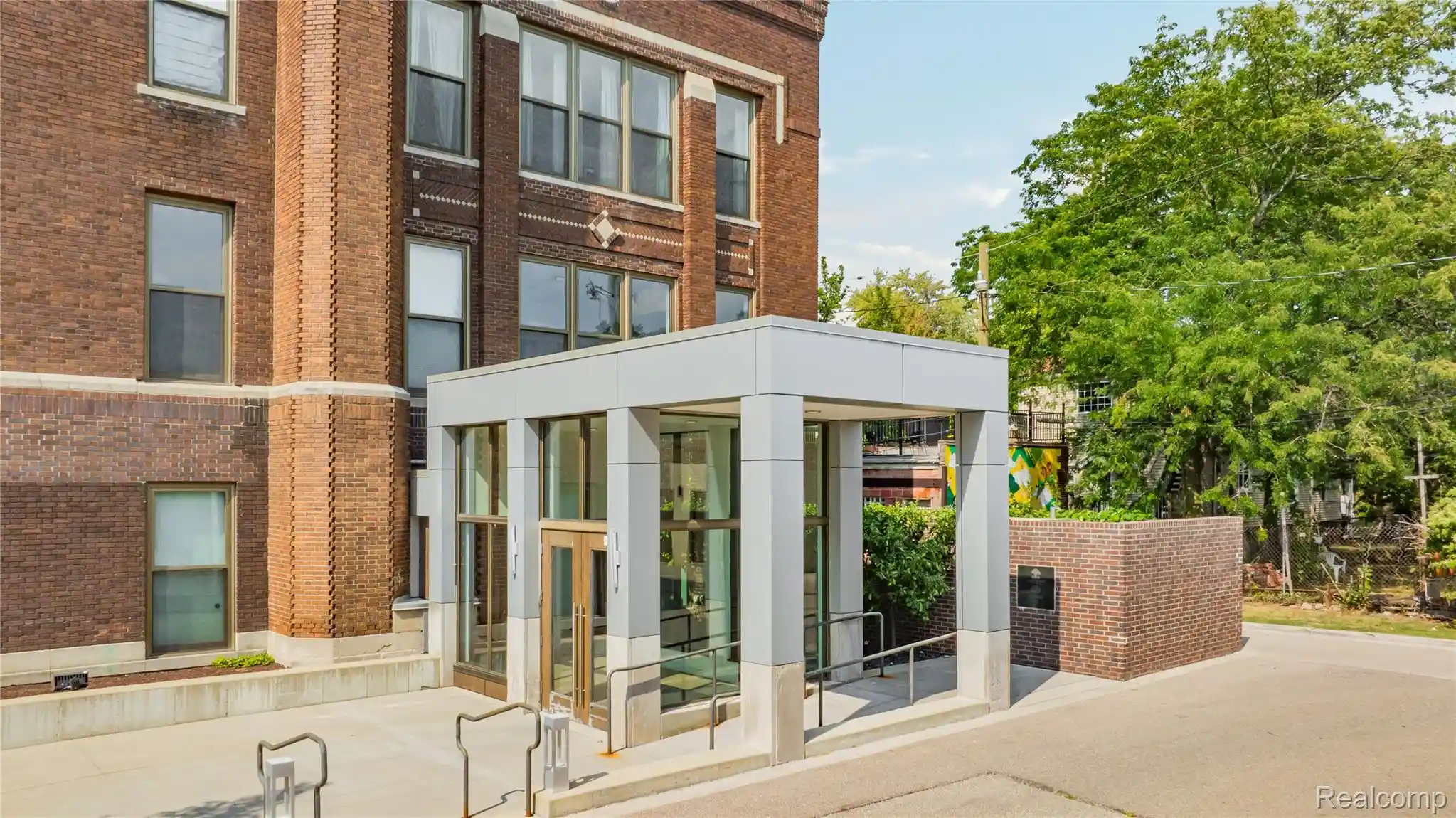 Listing Photo 2 - Condo for sale in 1454 Townsend St located at 1454 Townsend St, Detroit, MI 48214 - Unit #302